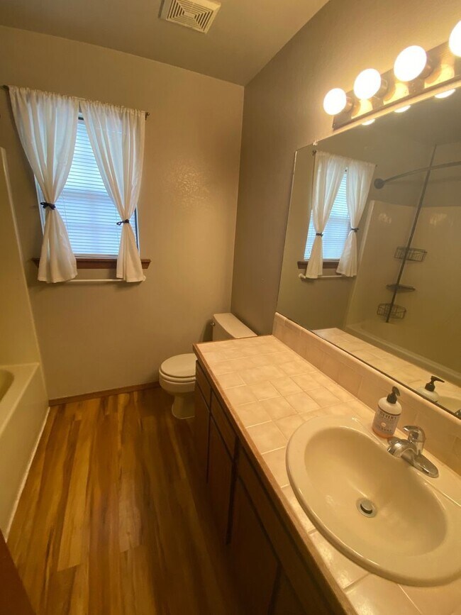 Building Photo - Beautiful 3 Bed Home! Zia School District
