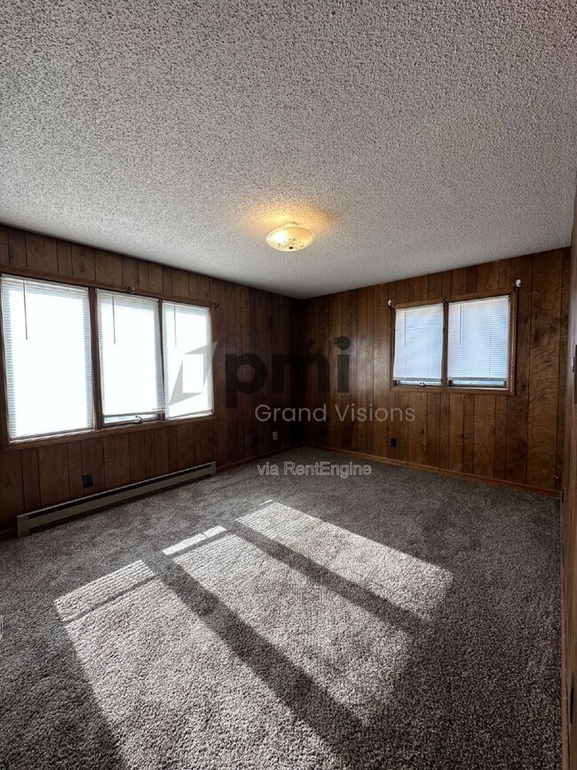 Building Photo - 955 4th St