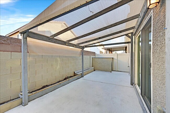 Building Photo - 3 Bedroom Home with Gorgeous Kitchen.