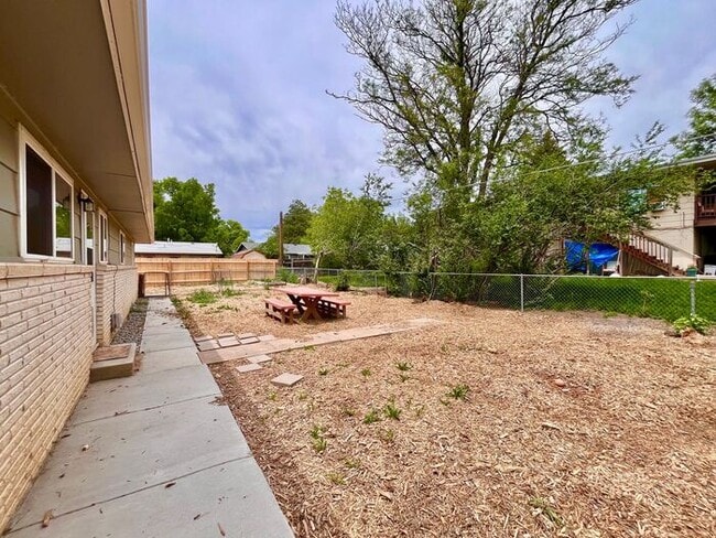 Building Photo - Updated 2bd/1ba Duplex in West Fort Collin...