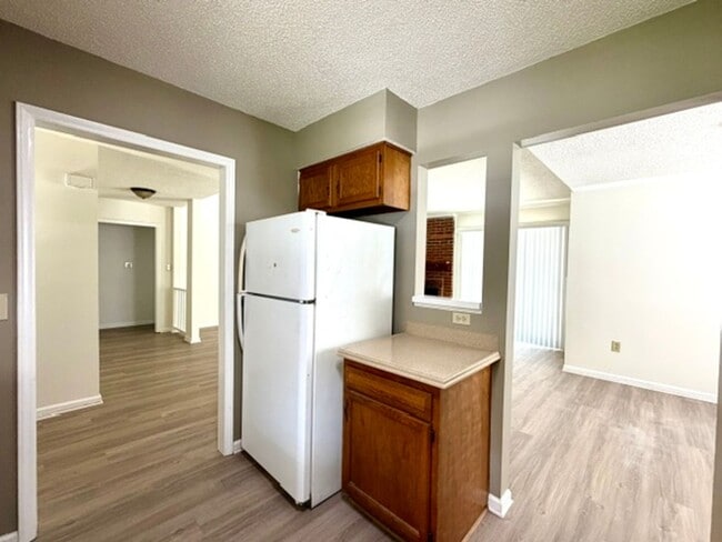 Building Photo - 8231 Meadowdale Ln