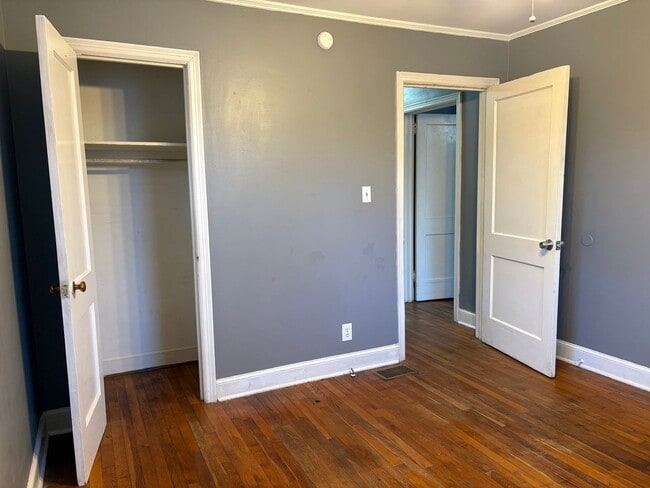 Building Photo - 2 Bedroom, 1 Bathroom House in Winston-Salem!