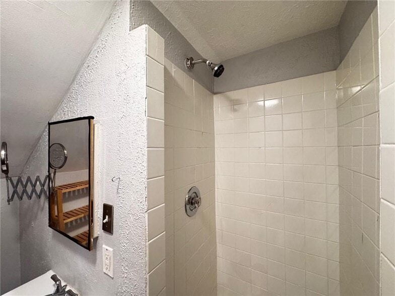 Building Photo - 72 Courtland St