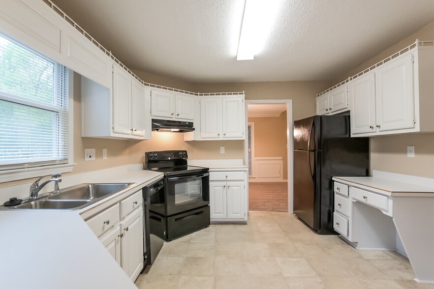 Building Photo - 3539 Pine Grove Dr