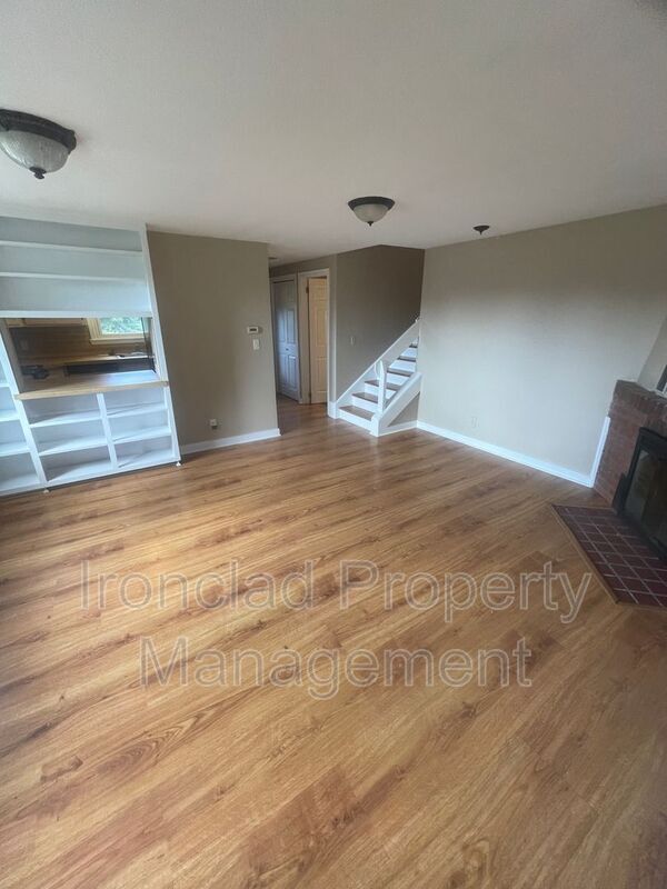 Building Photo - 5 Elizabeth Rd