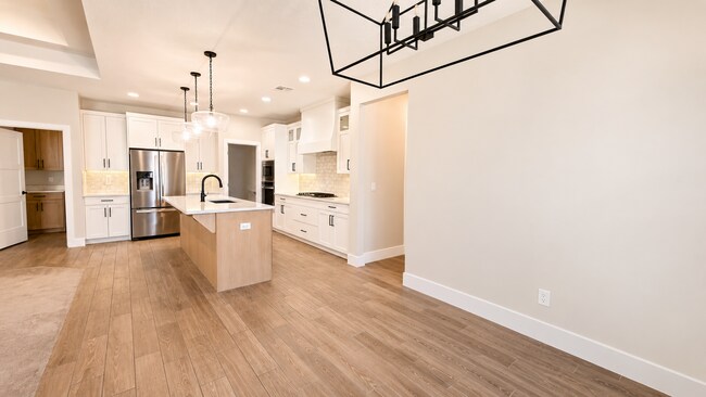 Building Photo - 436 S Desert Shelter Dr