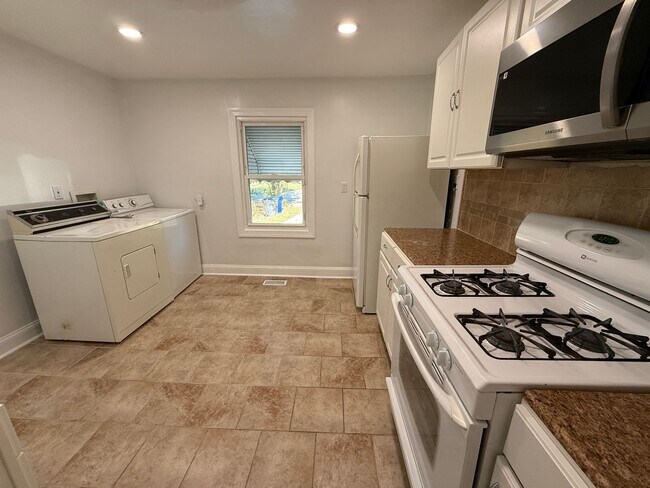Building Photo - **3bed House - Skip The Apartment Chaos - ...