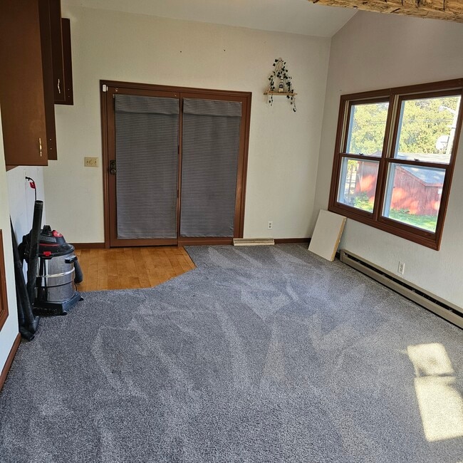 Building Photo - 655 S 7th Ave