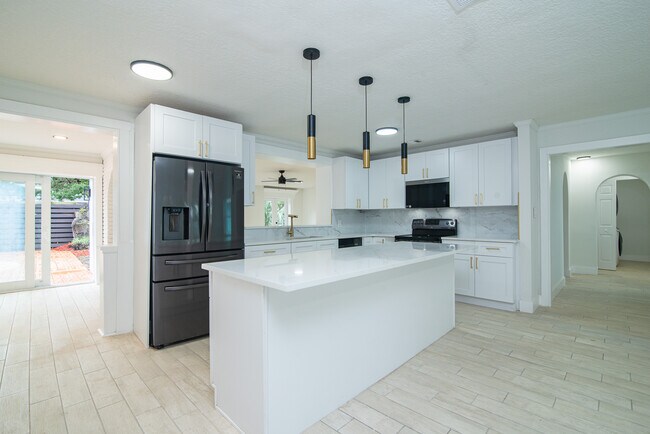 Building Photo - 111 Zoratoa Ave