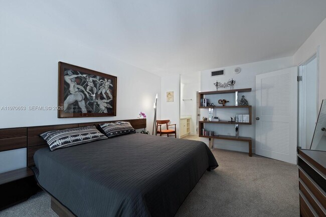 Building Photo - 2901 S Bayshore Dr