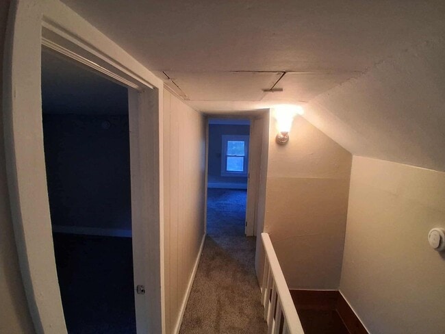 Building Photo - 2 Bedroom single family house