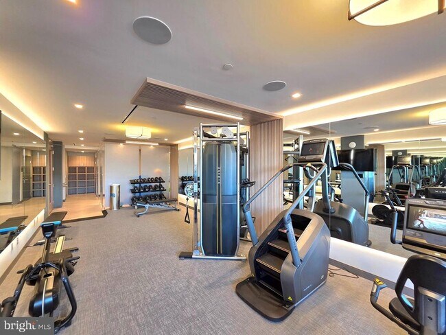 Building Photo - 737 Swann Ave