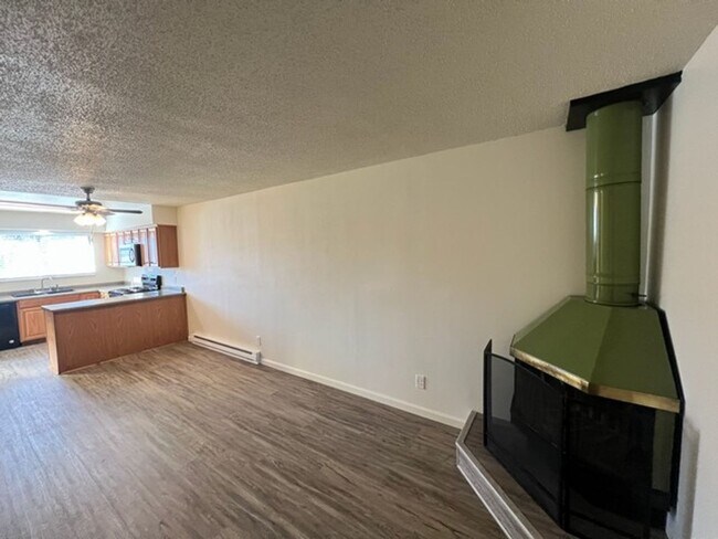 Building Photo - Fully updated Two Bedroom with Washer/Dryer