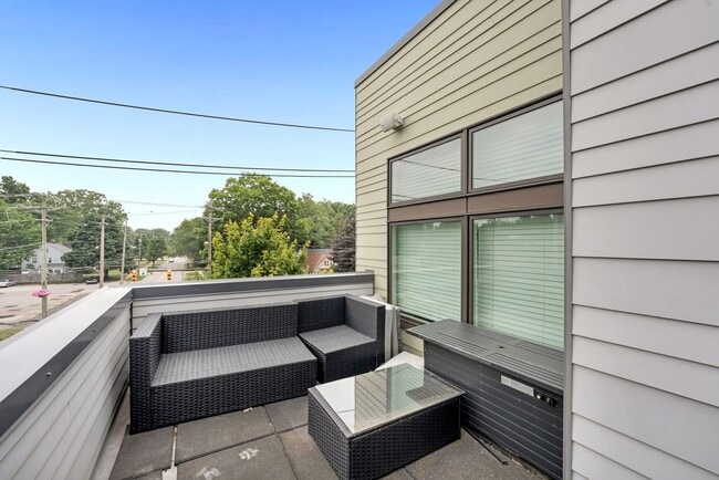 Building Photo - Beautiful Furnished 1 bedroom unit in Fair...