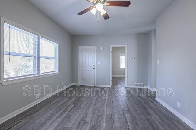 Building Photo - 118 N Hawthorne Ave