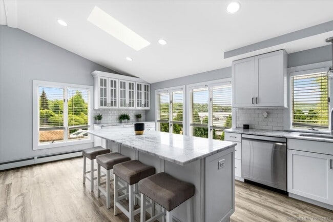 Building Photo - 4 Candlewood Birches