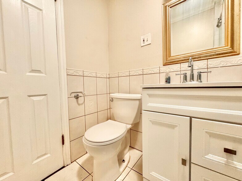 Building Photo - 5138 W 141st St