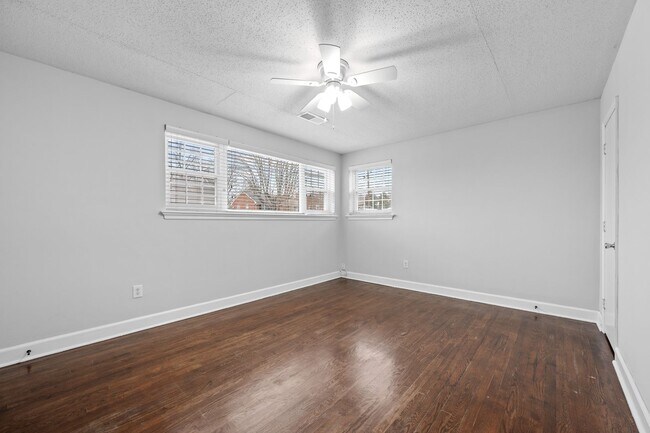 Building Photo - 4620 Golf Park Dr