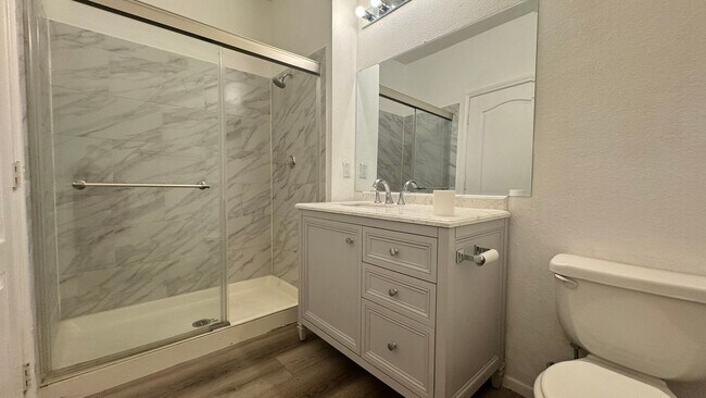 Building Photo - Gated Community 2 bedroom 1 car garage