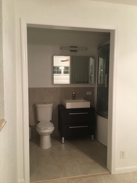 master bathroom - 1400 NE 4th Ave