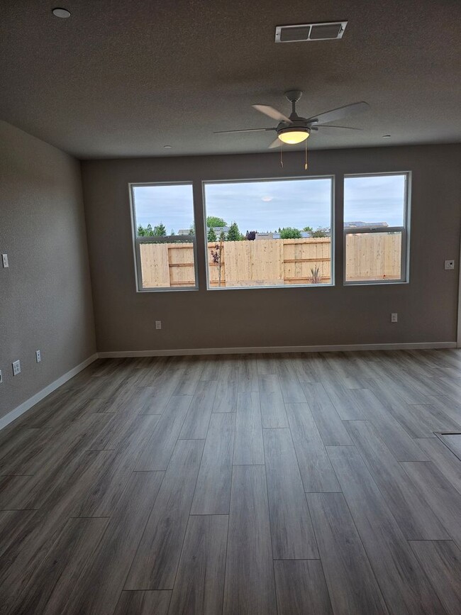 Building Photo - BRAND NEW BUILT HOME!!! 3 BEDROOM 2 BATH