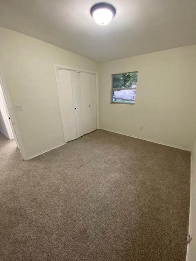 Building Photo - 2 Bed 1 Bath Home | Pet Friendly | Washer ...