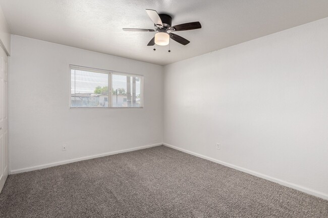 Building Photo - South Scottsdale Charmer! 4 bed + Office, ...