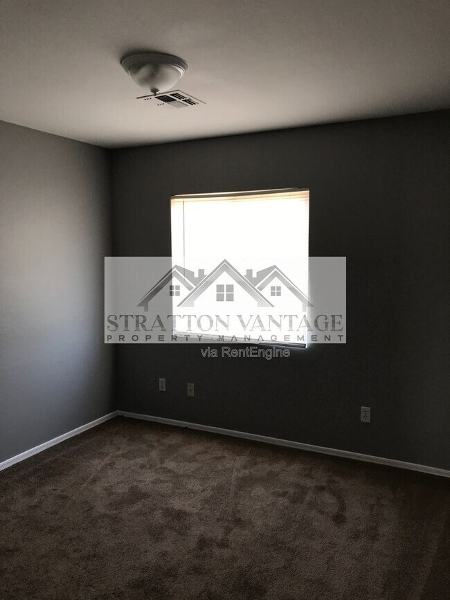 Building Photo - 12525 W Rosewood Ln