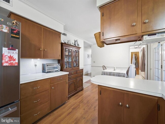 Building Photo - 560 Meadowview Cir