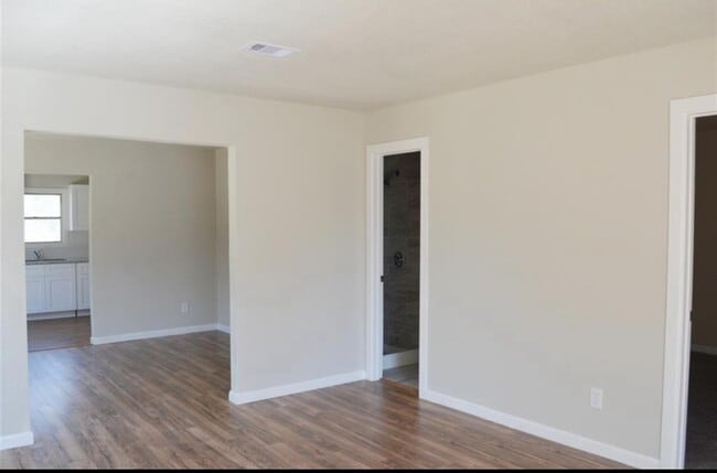 Building Photo - 4839 Ventura Ln