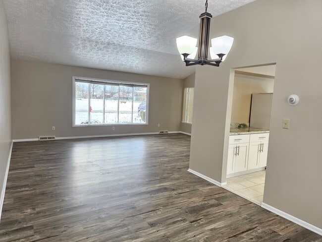 Building Photo - 3589 Delmar Dr