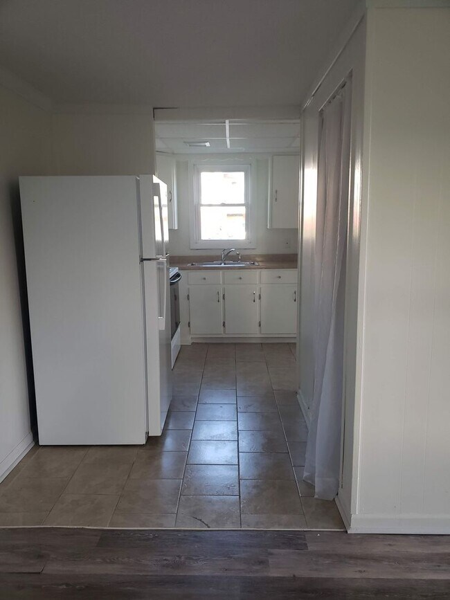 Building Photo - 224 Lamont St