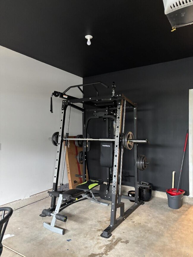 Building Photo - 300 Golan Cir
