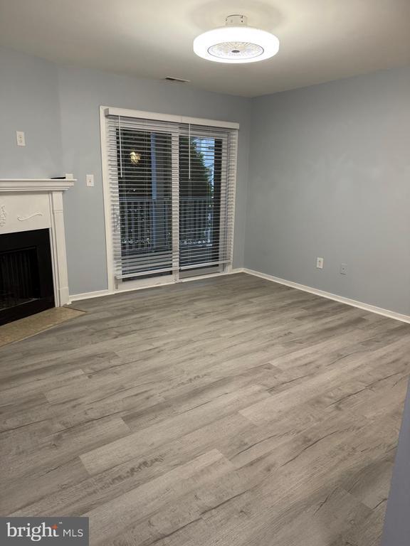 Building Photo - 313 Gregorys Way