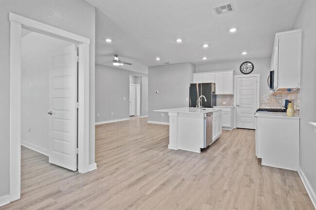 Building Photo - 129 Cupreata Ln