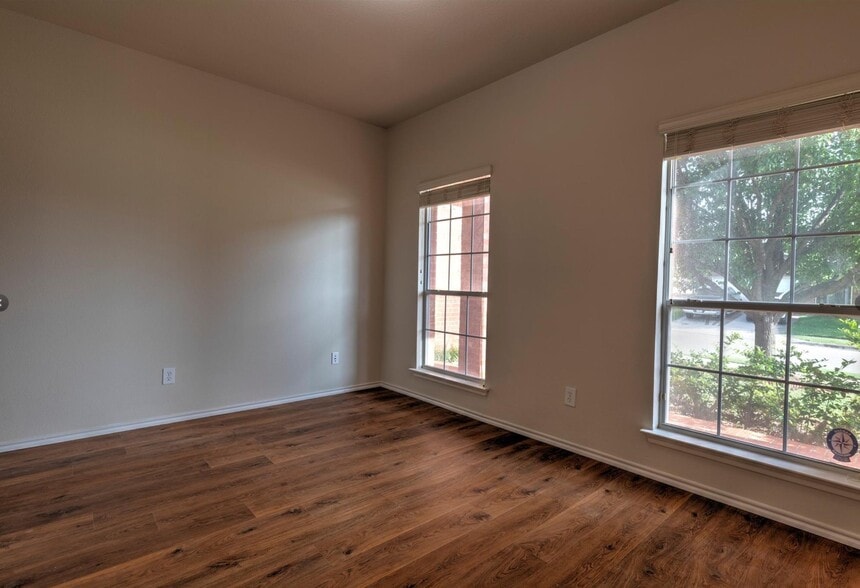 Building Photo - 2136 Carlotta Dr