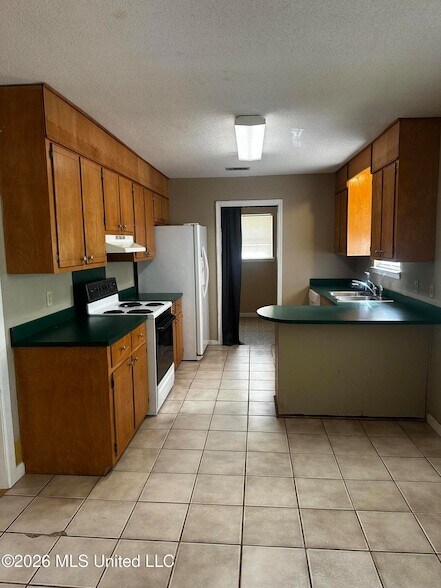 Building Photo - 22226 Red Bluff Rd