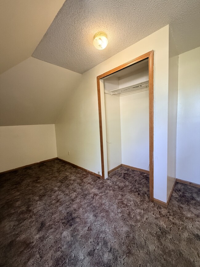 Building Photo - 319 1/2 N McDonel St
