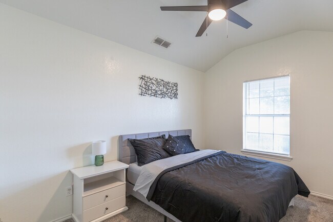 Building Photo - 2634 Bishop Rd