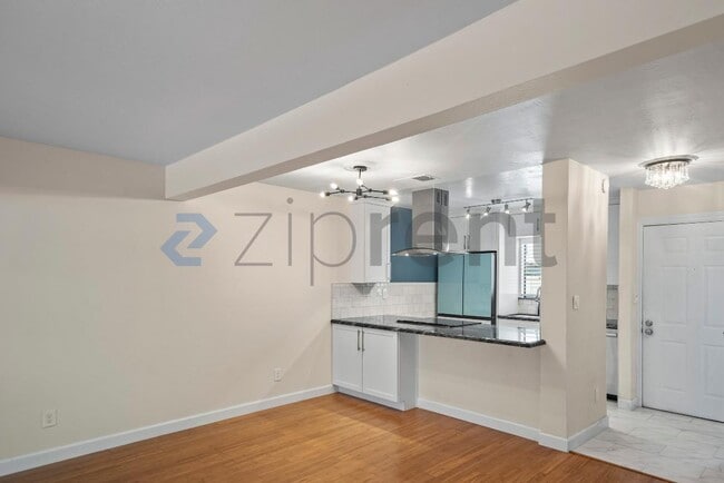 Building Photo - Unit