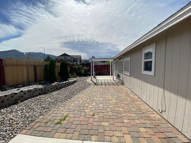 Building Photo - Sky Vista in Stead - Single Story Home with Fireplace and Mountain Views