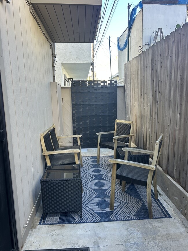 Building Photo - 337 Highland Dr