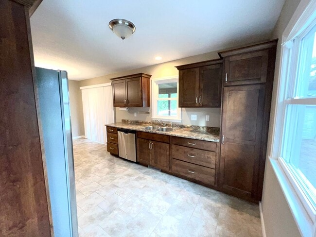 Building Photo - Single-Family Home Minutes from Saint Mary's!