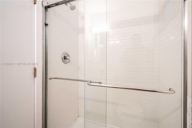 Building Photo - 1750 S Treasure Dr