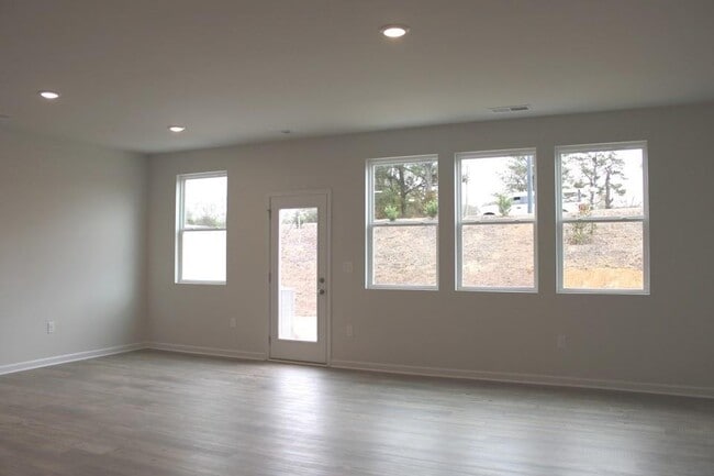 Building Photo - 731 Pt Pl Dr