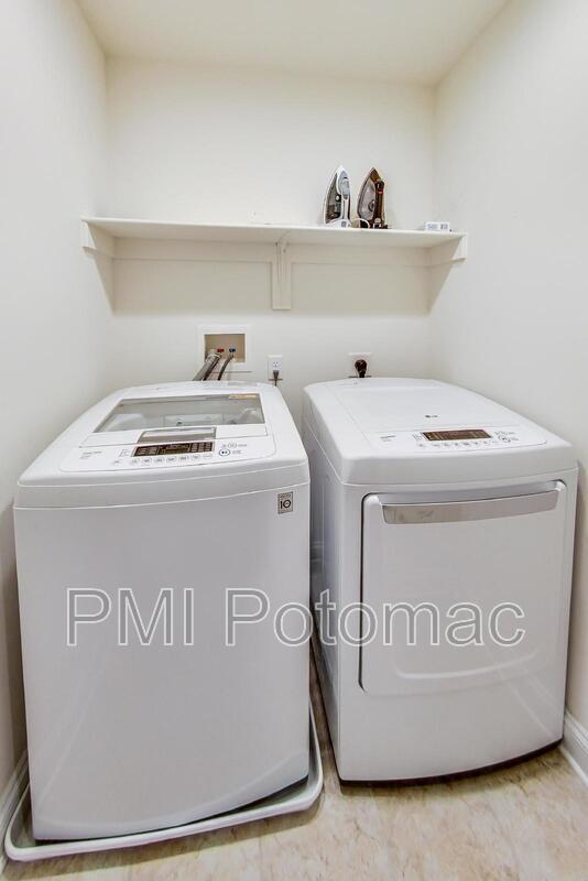 Building Photo - 10821 Symphony Park Dr