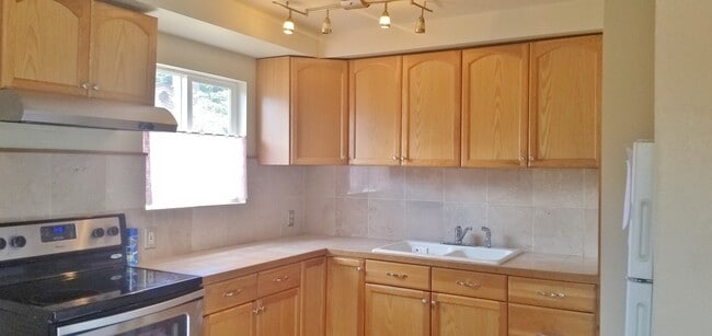 Building Photo - North Seattle/Shoreline 2BD1BA