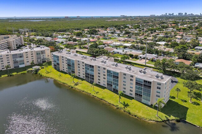 Building Photo - 301 SE 3rd St