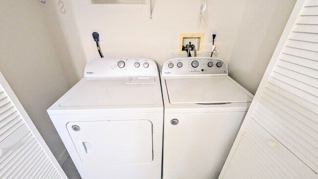 Building Photo - Annual (furniture Optional) furnished/Seasonal/short term 2 bedroom 2 bath In the Renaissance