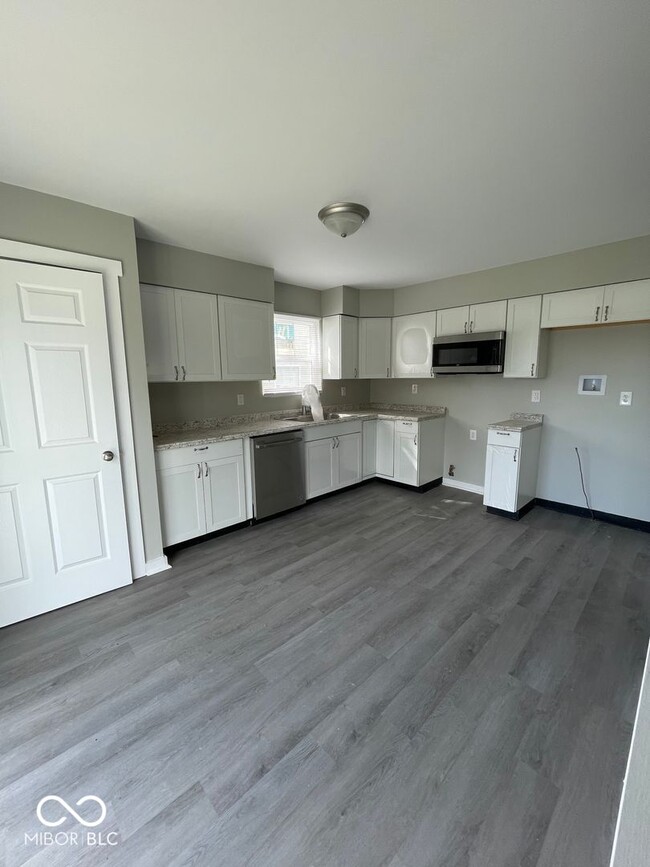 Building Photo - 5919 Sycamore Forge Dr